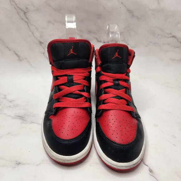Nike Air Jordan 1 Mid Black Red Sneakers Shoes DG8424-060 Boys Youth 2 - Picture 2 of 8
